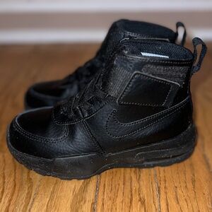 Unisex Toddlers Nike Boots sz 10.5